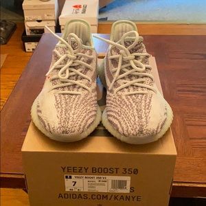 Yeezy 350 V2